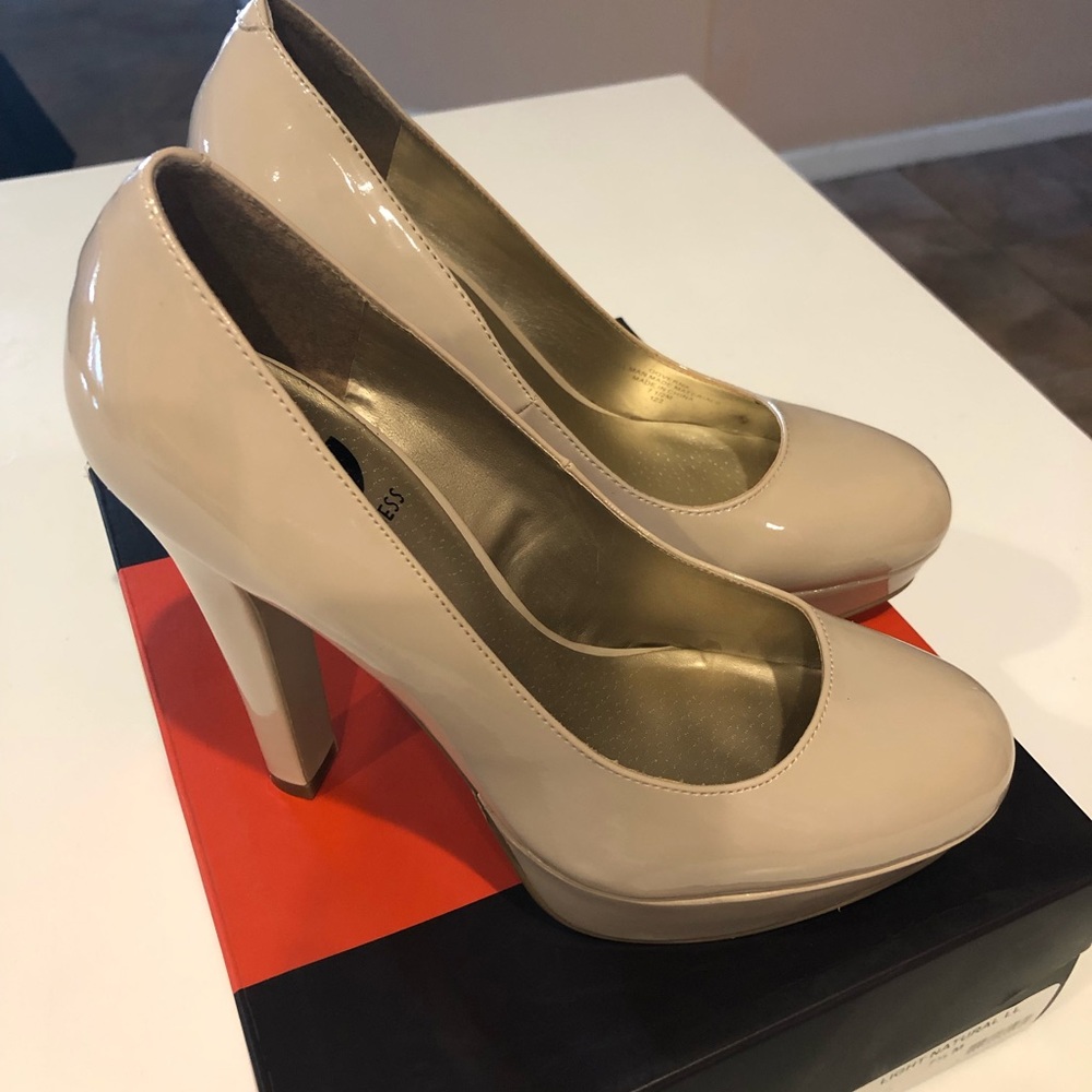 Neutral color Guess 4 inch heels